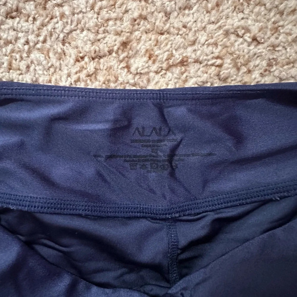 Alala Sports Bra & Leggings Set - Picture 4 of 6